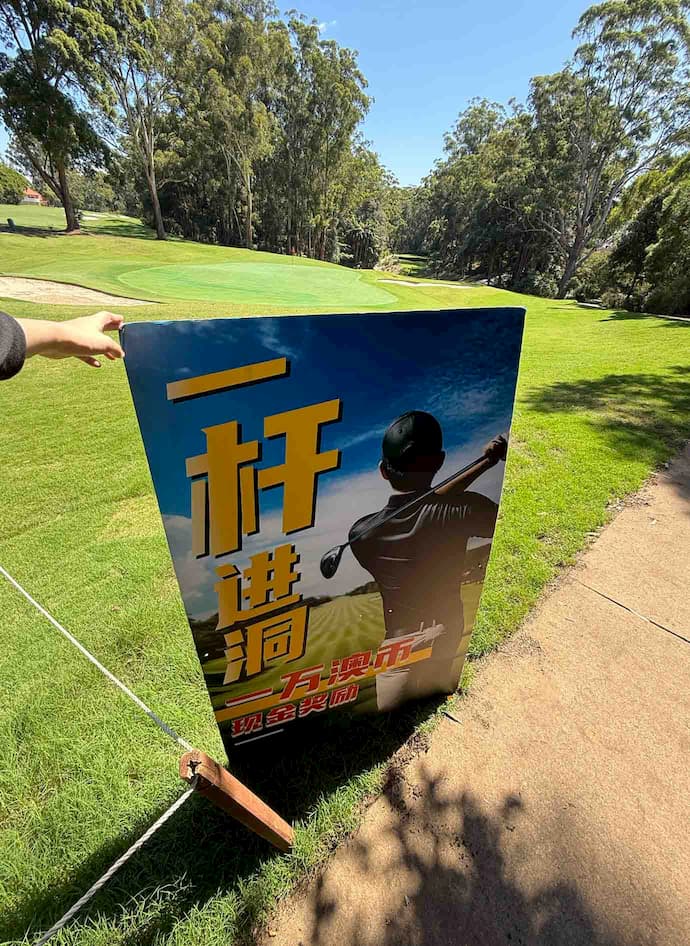 活动现场挥杆照片